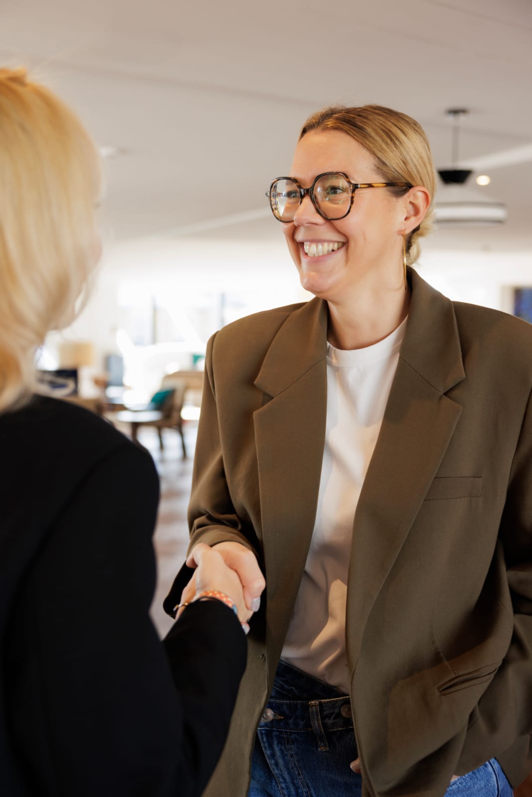 Audrey accueillant une cliente